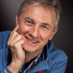 Georg Schraml:
Wahrnehmung und Achtsamkeit, in sich Aufnehmen und fotografisch zum Ausdruck bringen…
... und hier kommen Sie direkt zu meiner Präsentation. Georg Schraml:
Wahrnehmung und Achtsamkeit, in sich Aufnehmen und fotografisch zum Ausdruck bringen…
... und hier kommen Sie direkt zu meiner Präsentation.